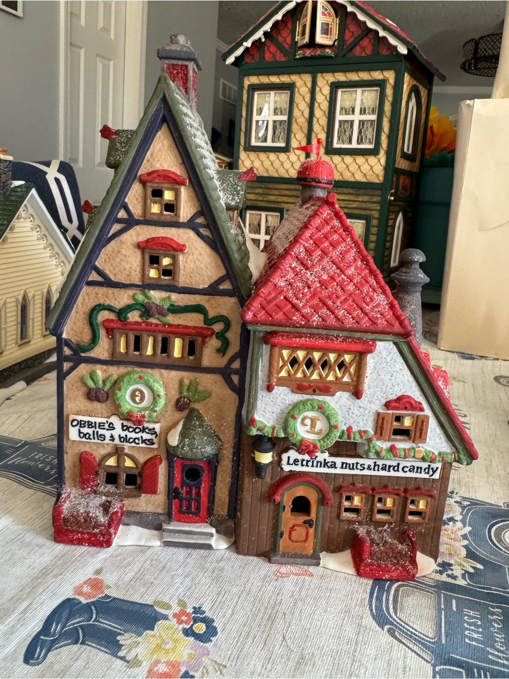 VTG Dept 56 North Pole Series "Obbie's Books & Letrinka's Candy" Village (1992)